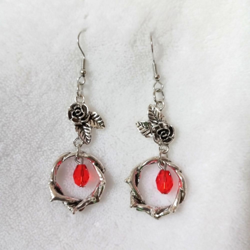 Gothic red bleeding rose thorn Vine